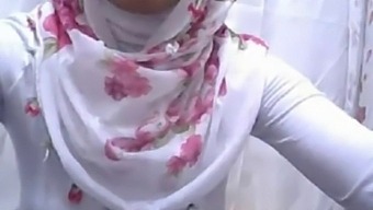 Aybeer'S Hijab-Inspired Outfit In Turkish Porn Video