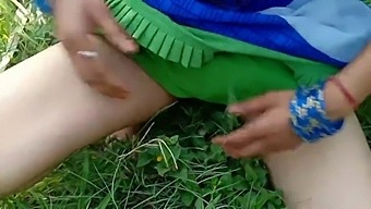 Desi Girlfriend Invites Her Boyfriend For Outdoor Fun