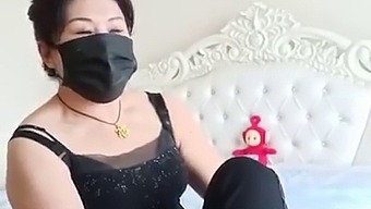 Desiring Mature Asian Lady Seeks Sexual Encounter