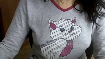 Arab Cam Girl From Turkey Shows Off Her Solo Skills