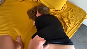 Une Femme Juteuse Fait Une Fellation Et Chevauche Une Grosse Bite En Hd