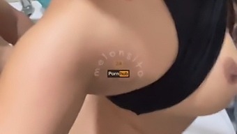 La Jeune Égyptienne Chloe Foxy Devient Épicée Avec Du Pré-Sperme Et Des Jeux De Seins Sous La Douche Chaude