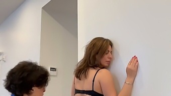 A Baisé Une Femme Mariée Aux Gros Seins Lors D'Une Réservation Sans Préservatif