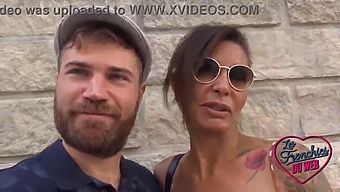 Une Barmaid Française Amateur Avec De Gros Seins Naturels Et Des Tatouages Adore Le Sexe Anal